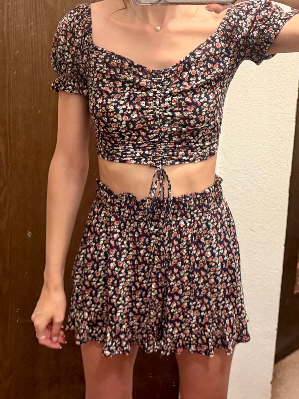 Hollister Floral Set